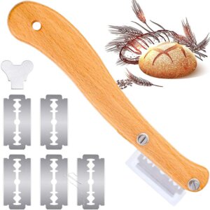 להב לחיתוך פסים על לחם עם ידית מעץ