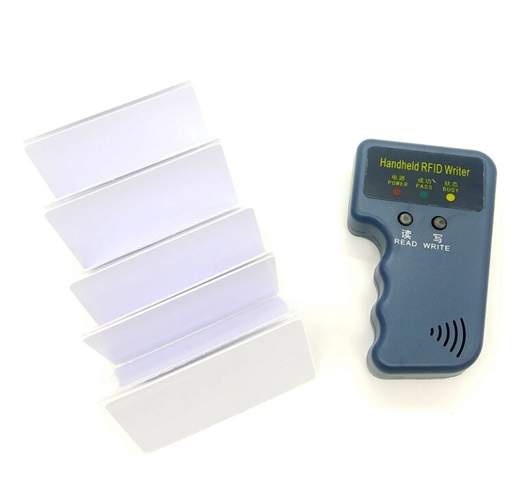 מכשיר לשכפול וקריאה תגי קרבה RFID וכרטיסי קרבה
