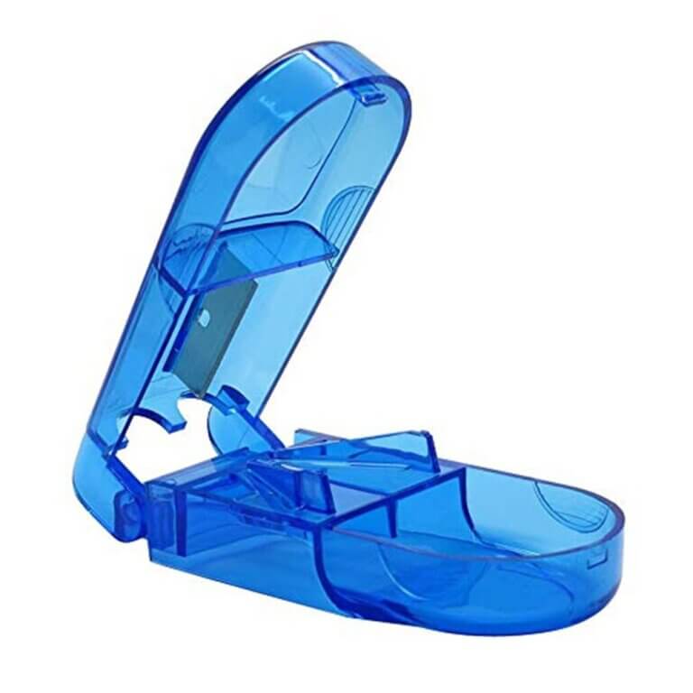 חוצה כדורים עם תא אחסון