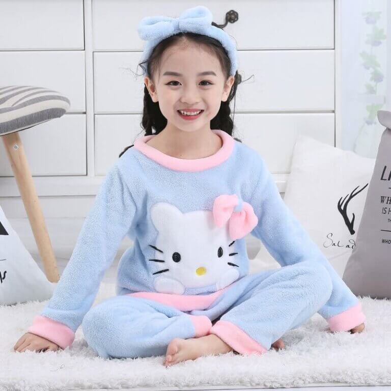 פיג’מת פלנל פליז ארוכה לילדות – הלו קיטי Hello Kitty
