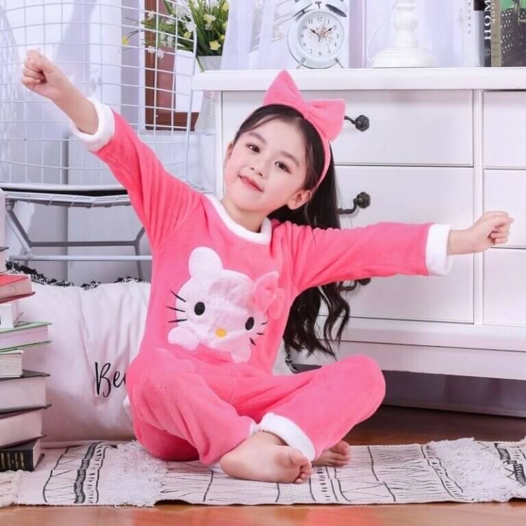 פיג’מת פלנל פליז ארוכה לילדות – הלו קיטי Hello Kitty