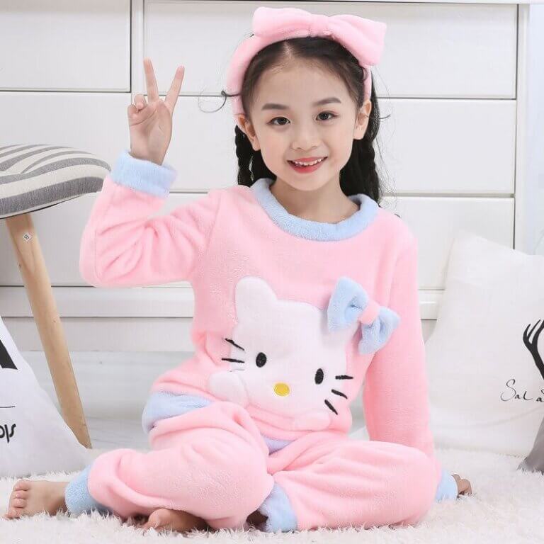 פיג’מת פלנל פליז ארוכה לילדות – הלו קיטי Hello Kitty