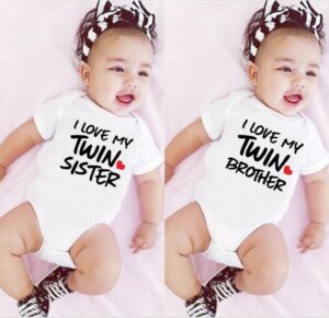 בגדי גוף לתאומים לבנים ולבנות עם הדפס – I LOVE MY TWIN SISTER / TWIN BROTHER