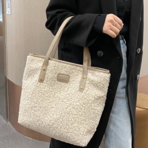 תיק צד לאשה במעטפת פרוותית – מגוון צבעים