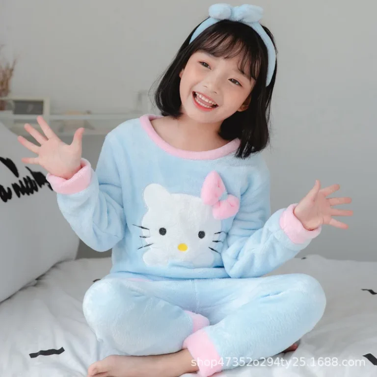 פיג’מת פלנל פליז ארוכה לילדות – הלו קיטי Hello Kitty