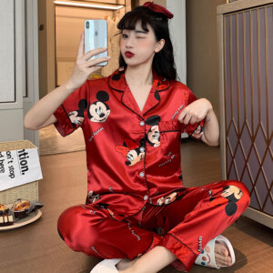 סט פיג'מה סאטן לנשים בעיצובים של דמויות דיסני!