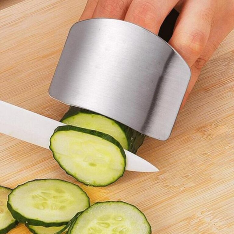 מגן לאצבעות בעת חיתוך – הסוף לחתכים המעצבנים!