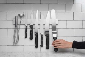 מתלה מגנטי לסכינים מפלדת אל חלד איכותית ועמידה למים!