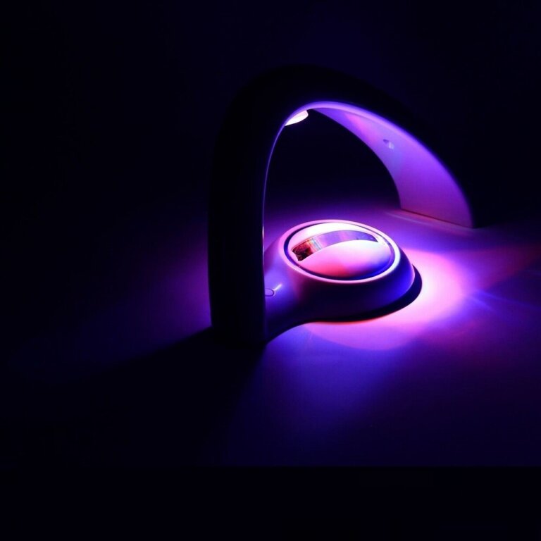 מנורת לילה LED שמקרינה קשת בענן לעיצוב מגניב לחדר הילדים!