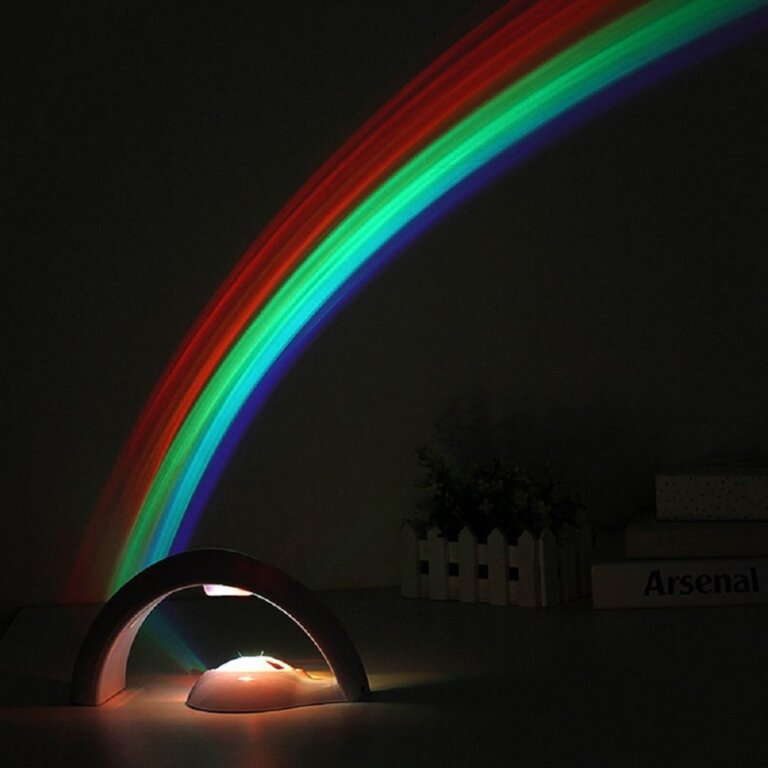 מנורת לילה LED שמקרינה קשת בענן לעיצוב מגניב לחדר הילדים!
