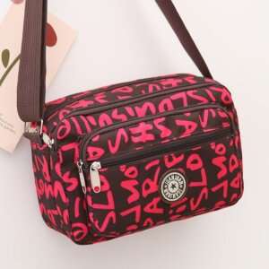 תיק צד צבעוני עם רצועת כתף רחבה