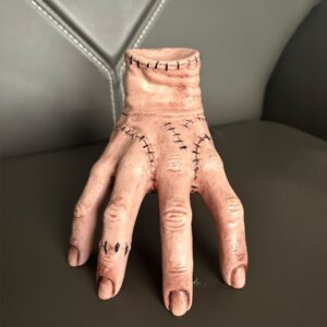 תחפושת לפורים – היד "דבר" ממשפחת אדמס | וונסדיי אדמס