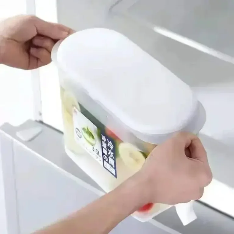 מיכל עם ברז לאחסון משקאות במקרר ומזיגה מהירה