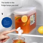 מיכל עם ברז לאחסון משקאות במקרר ומזיגה מהירה