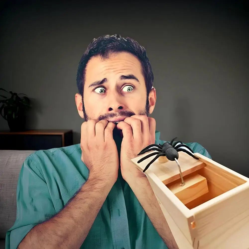 Trick Spider Funny Scare Box Wooden Hidden Box Quality Prank Wooden Scare Box Fun Game Prank Trick Friend Office Toys