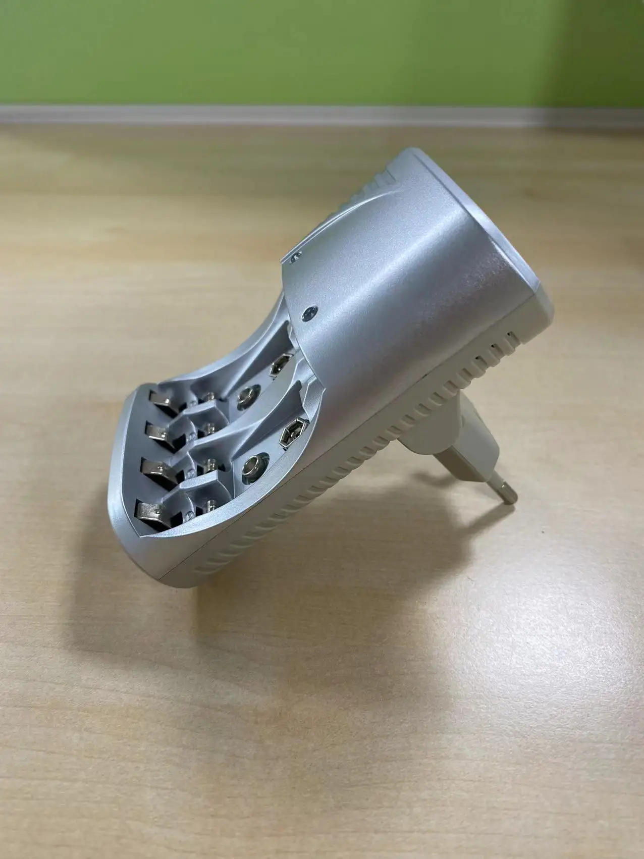 PUJIMAX 4 Slots Smart 9v Battery Charger Aaa AA NiMH NiCd Battery Adapter 1.2v AA AAA Rechargeable Battery 9v Charger for 2A 3A